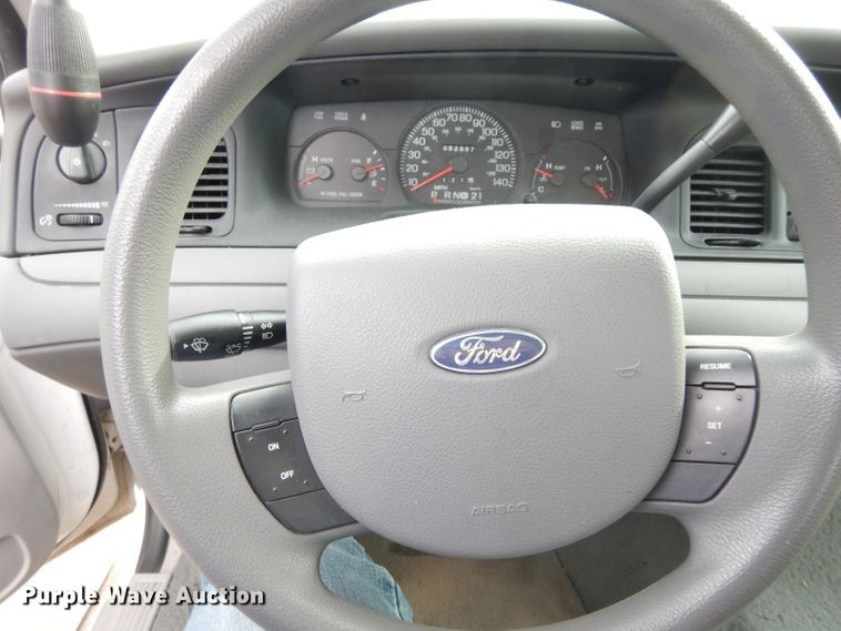 image for item DE4320 2005 Ford Crown Victoria Police Interceptor