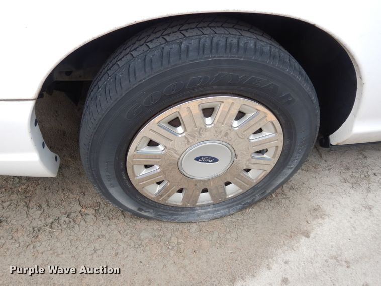 image for item DE4320 2005 Ford Crown Victoria Police Interceptor