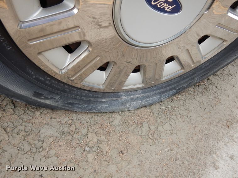 image for item DE4320 2005 Ford Crown Victoria Police Interceptor