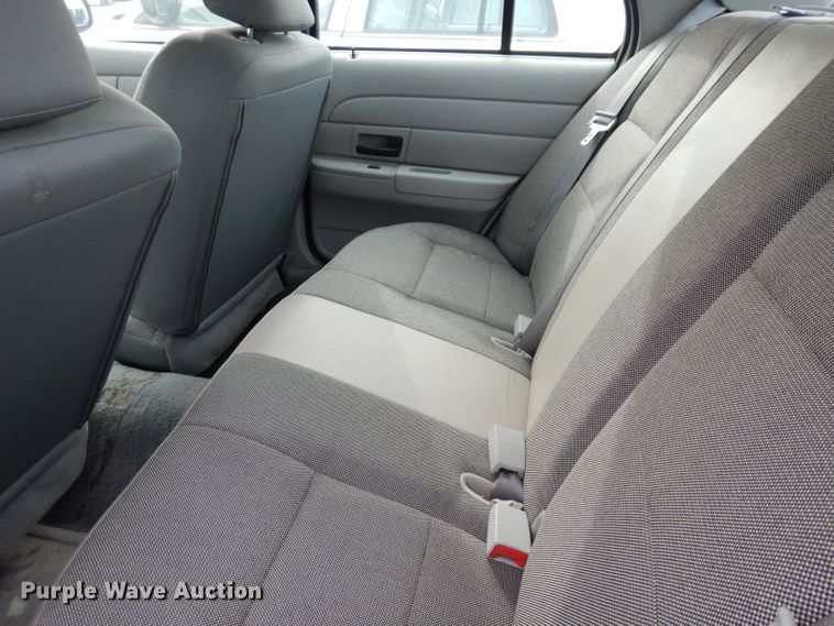 image for item DE4320 2005 Ford Crown Victoria Police Interceptor