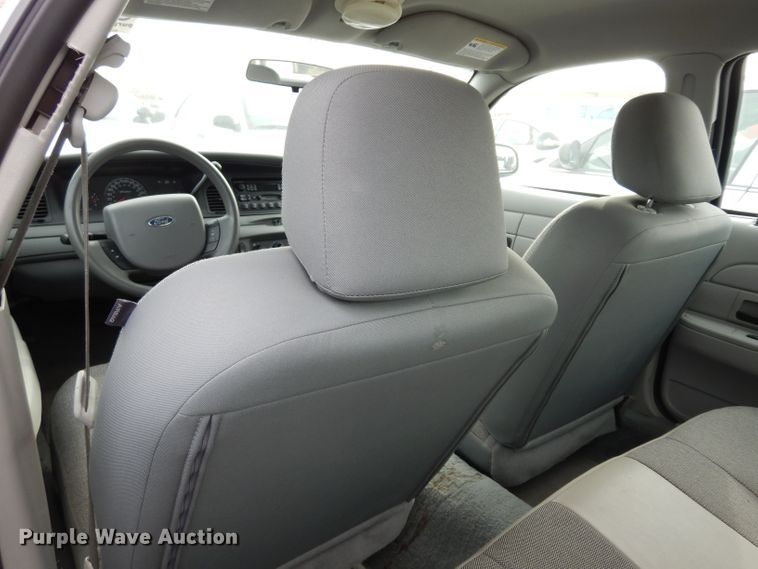 image for item DE4320 2005 Ford Crown Victoria Police Interceptor