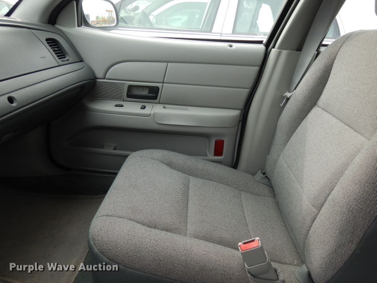 image for item DE4320 2005 Ford Crown Victoria Police Interceptor