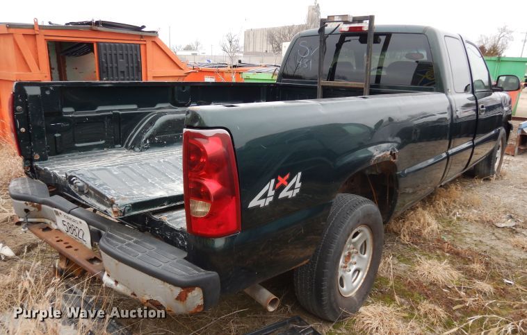 image for item DE4326 2003 Chevrolet Silverado 1500 Ext. Cab pickup truck