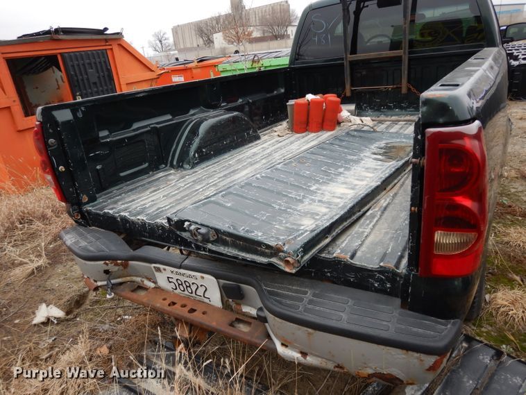 image for item DE4326 2003 Chevrolet Silverado 1500 Ext. Cab pickup truck