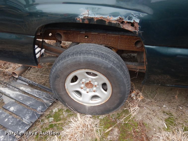 image for item DE4326 2003 Chevrolet Silverado 1500 Ext. Cab pickup truck