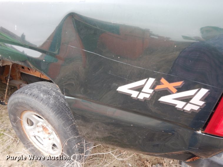 image for item DE4326 2003 Chevrolet Silverado 1500 Ext. Cab pickup truck
