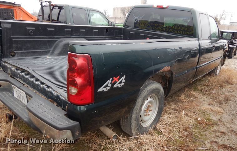 image for item DE4327 2003 Chevrolet Silverado 1500 Ext. Cab pickup truck