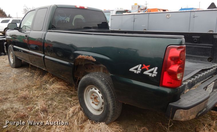 image for item DE4327 2003 Chevrolet Silverado 1500 Ext. Cab pickup truck