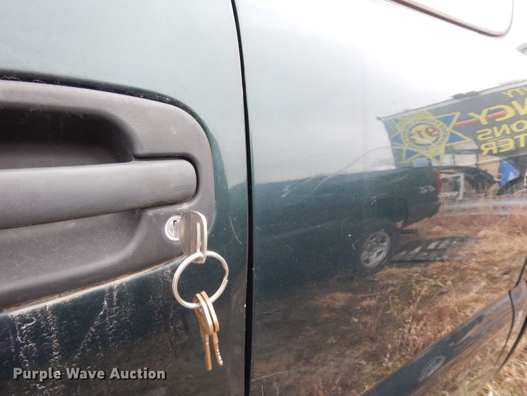 image for item DE4327 2003 Chevrolet Silverado 1500 Ext. Cab pickup truck