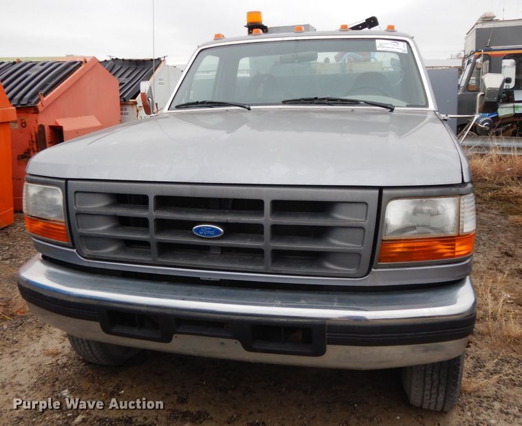 image for item DE4328 1997 Ford F450 Super Duty utility truck