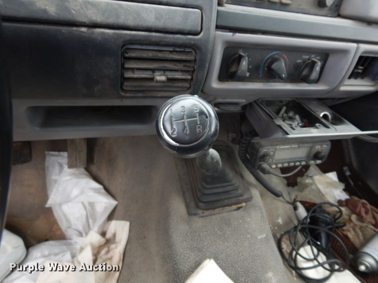 image for item DE4328 1997 Ford F450 Super Duty utility truck