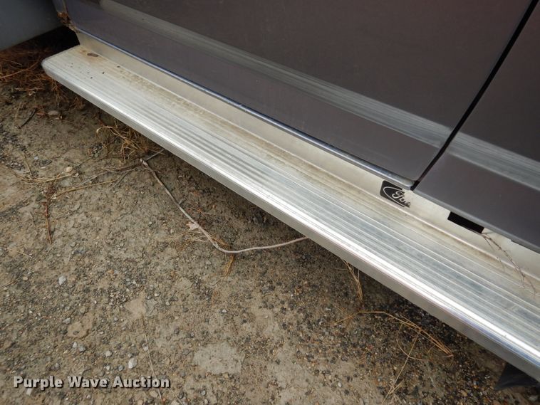 image for item DE4328 1997 Ford F450 Super Duty utility truck