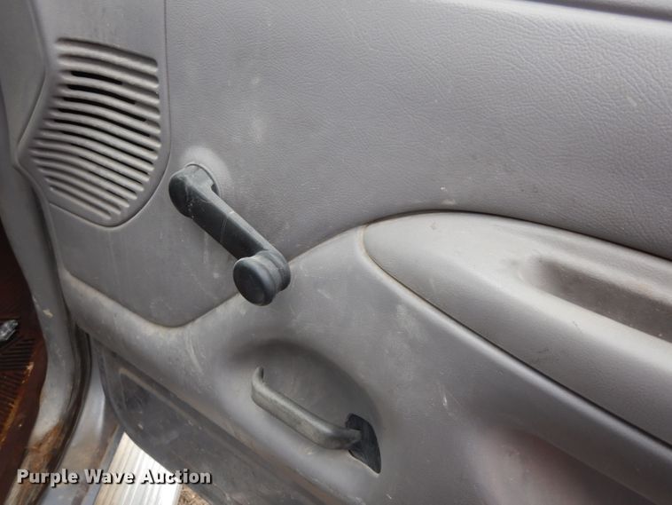 image for item DE4328 1997 Ford F450 Super Duty utility truck