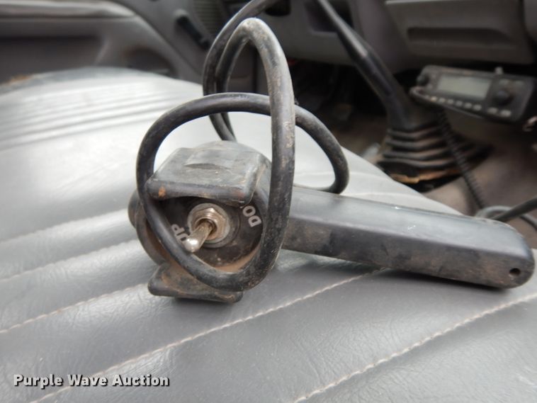 image for item DE4328 1997 Ford F450 Super Duty utility truck