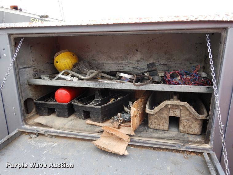 image for item DE4328 1997 Ford F450 Super Duty utility truck