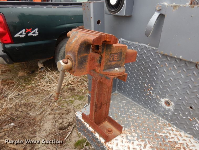 image for item DE4328 1997 Ford F450 Super Duty utility truck