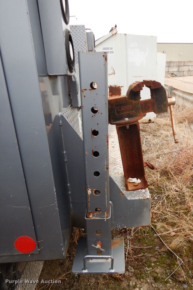 image for item DE4328 1997 Ford F450 Super Duty utility truck