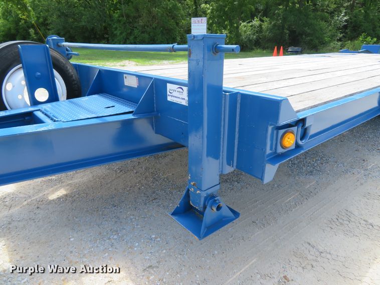 image for item DE8202 2012 Trail King TK40LP-262 equipment trailer