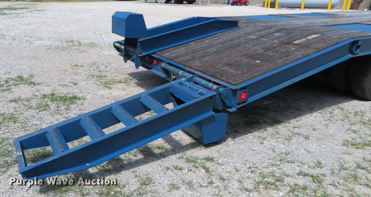image for item DE8202 2012 Trail King TK40LP-262 equipment trailer