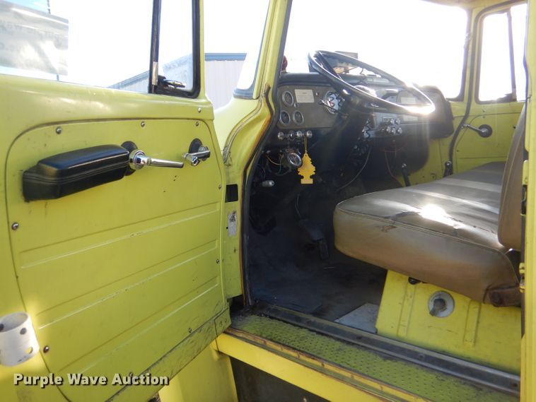 image for item DF7337 1978 International Loadstar 1700 pumper truck