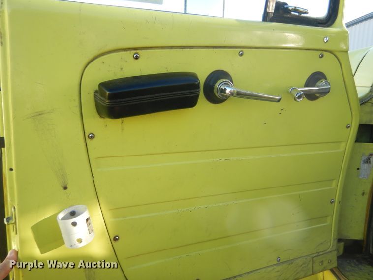 image for item DF7337 1978 International Loadstar 1700 pumper truck