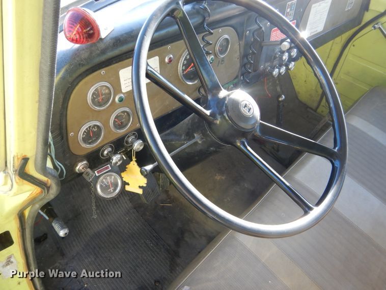 image for item DF7337 1978 International Loadstar 1700 pumper truck