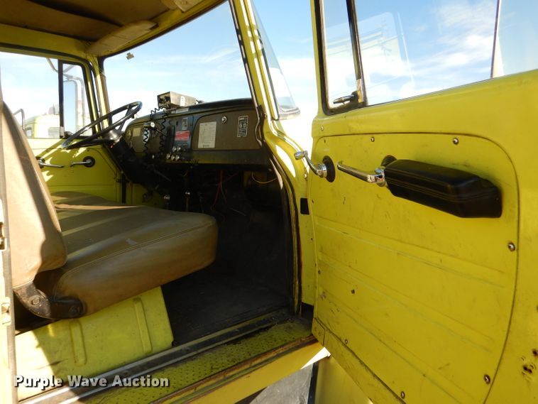 image for item DF7337 1978 International Loadstar 1700 pumper truck