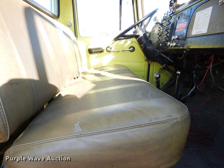 image for item DF7337 1978 International Loadstar 1700 pumper truck