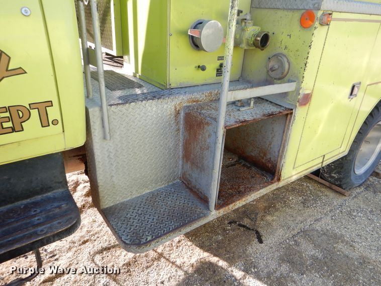 image for item DF7337 1978 International Loadstar 1700 pumper truck