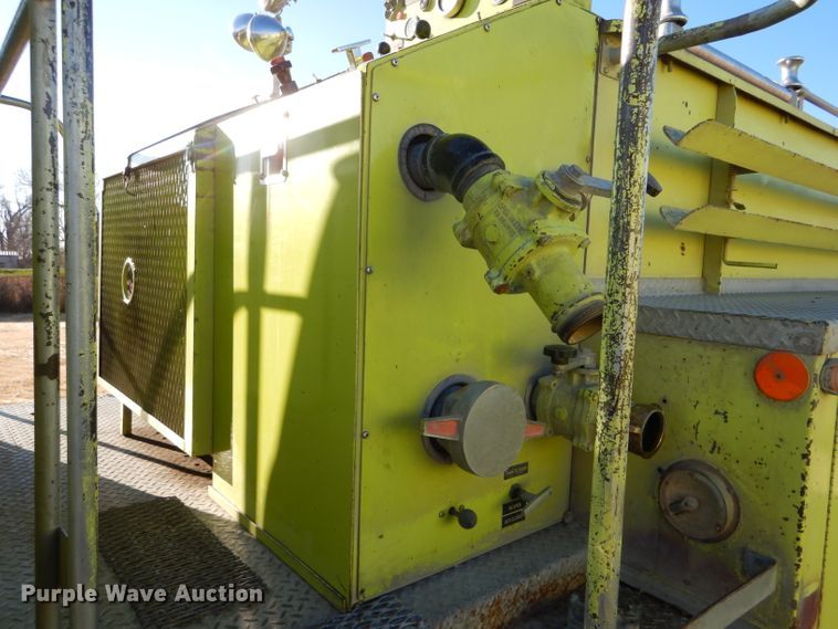 image for item DF7337 1978 International Loadstar 1700 pumper truck