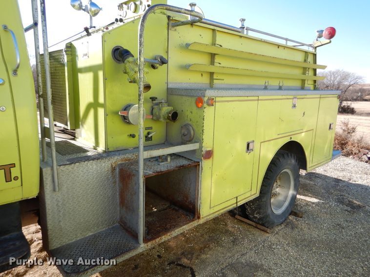image for item DF7337 1978 International Loadstar 1700 pumper truck