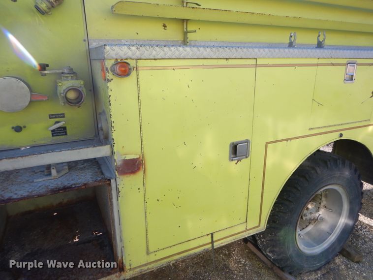 image for item DF7337 1978 International Loadstar 1700 pumper truck