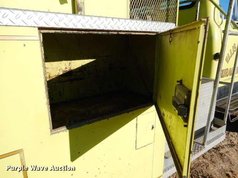 image for item DF7337 1978 International Loadstar 1700 pumper truck