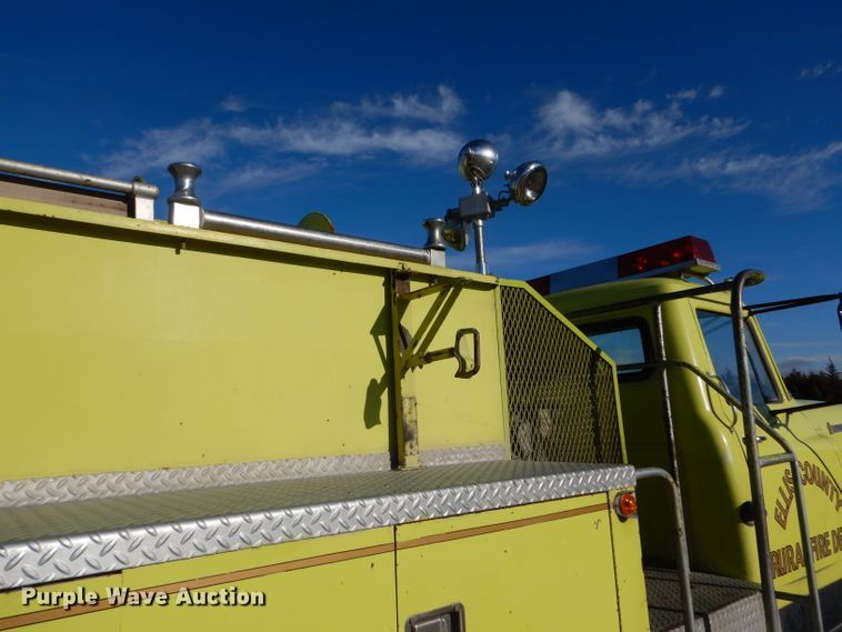 image for item DF7337 1978 International Loadstar 1700 pumper truck