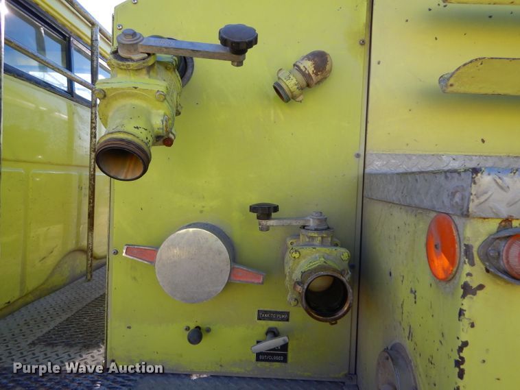 image for item DF7337 1978 International Loadstar 1700 pumper truck