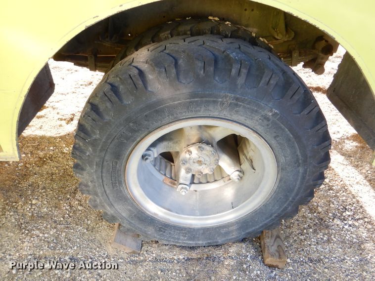 image for item DF7337 1978 International Loadstar 1700 pumper truck