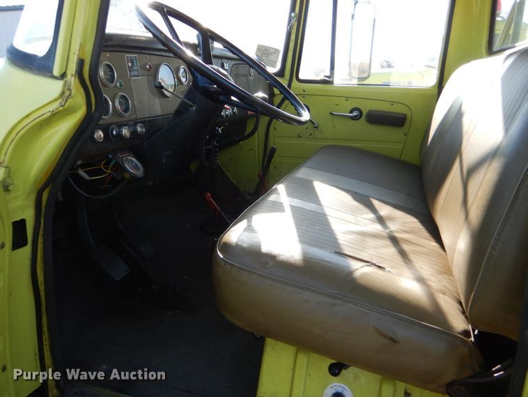 image for item DF7338 1978 International Loadstar 1700 pumper truck