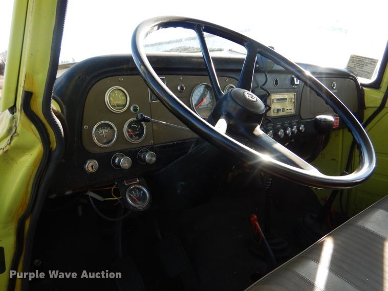 image for item DF7338 1978 International Loadstar 1700 pumper truck