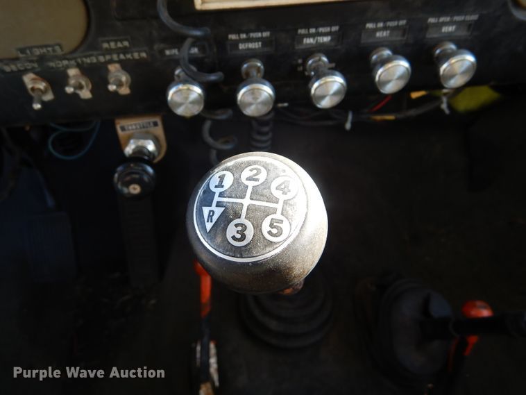 image for item DF7338 1978 International Loadstar 1700 pumper truck