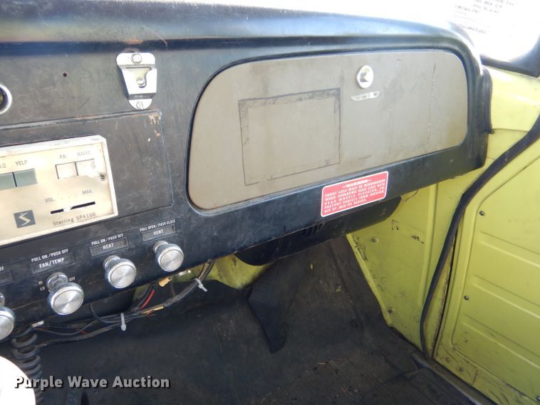 image for item DF7338 1978 International Loadstar 1700 pumper truck