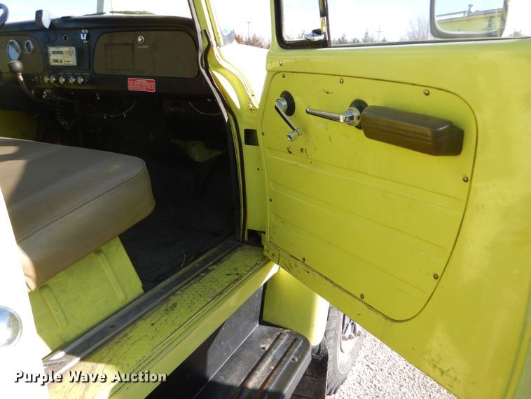 image for item DF7338 1978 International Loadstar 1700 pumper truck