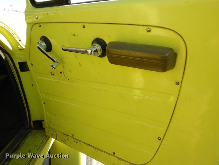 image for item DF7338 1978 International Loadstar 1700 pumper truck