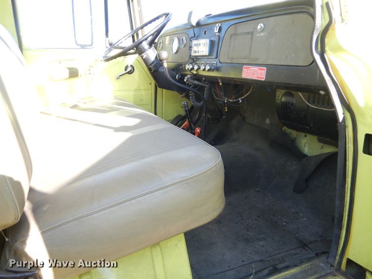 image for item DF7338 1978 International Loadstar 1700 pumper truck