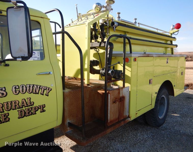 image for item DF7338 1978 International Loadstar 1700 pumper truck