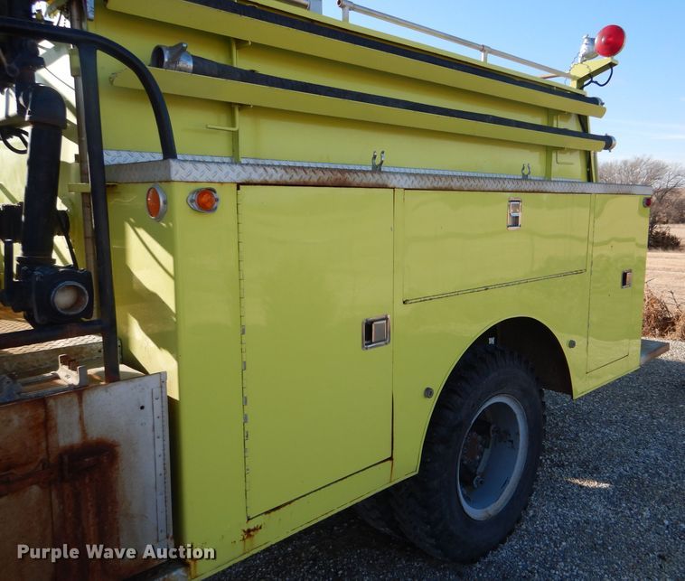 image for item DF7338 1978 International Loadstar 1700 pumper truck