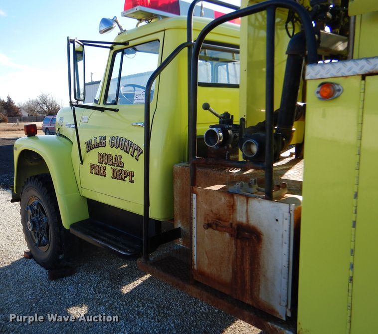 image for item DF7338 1978 International Loadstar 1700 pumper truck