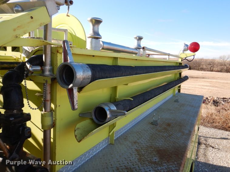 image for item DF7338 1978 International Loadstar 1700 pumper truck