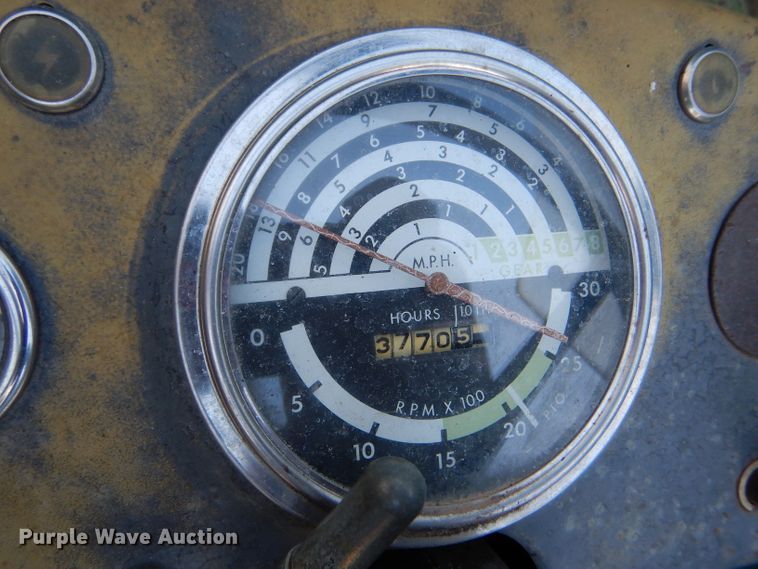 image for item DF7341 1968 John Deere 1020 tractor