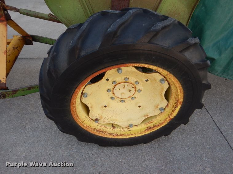 image for item DF7341 1968 John Deere 1020 tractor