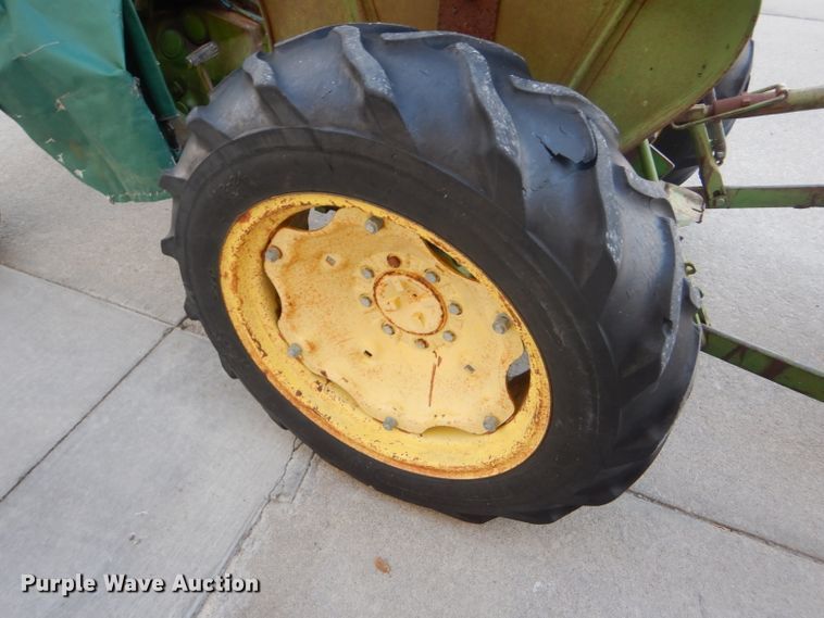 image for item DF7341 1968 John Deere 1020 tractor